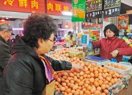 豬肉零售價跌破14元，新鮮蔬菜價格平穩(wěn) 市場供需趨于平衡，肉價料將保持穩(wěn)定